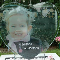 Памятник с цветной фотографией в форме сердца для ребенка 500*500