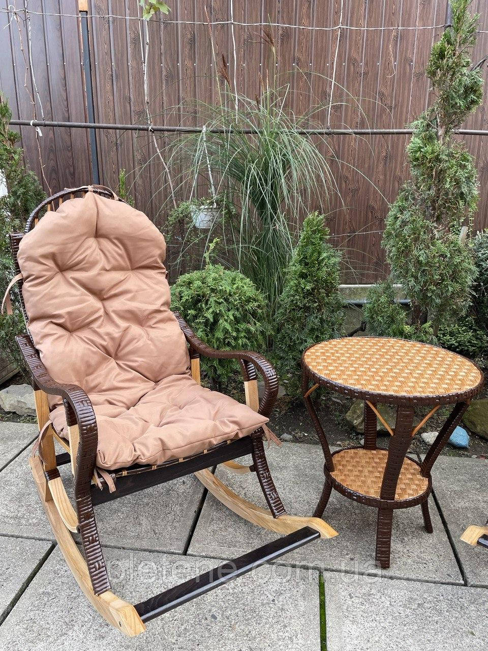 Крісло-качалка і столик . Ціна вказана без накидки. Накидка 750 грн штука., фото 1