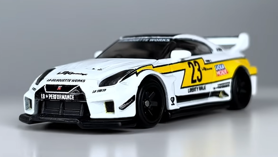 LB Works Nissan 日産 GTR ADVAN Mini GT - LB Works Nissan GT-R Advan #74 MGT00074 & LB Works
