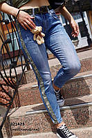 Женские джинсы с лампасами камуфляж Lolo коттоновые с поясом + брелок мишка в подарок