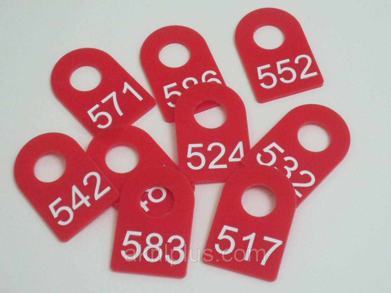 Гардеробні номерки 60*40 мм червоні із гравіюванням нумерації