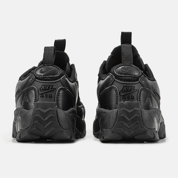 Nike acg triple black hotsell