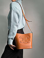 Жіноча шкіряна сумка Celine Small Bucket Cuir Triomphe In Smooth Calfskin Tan коричнева через плече