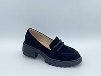 Чорні замшеві туфлі на товстій підошві. Erisses. Маленькі розміри (33, 34, 35).