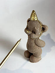 Їстівна фігурка на торт Ведмедик що задуває свічку Коричневий з золотом