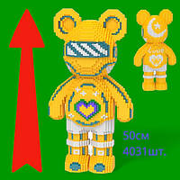 Конструктор 3D Magic Blocks в виде мишки 4031 деталь Bearbrick Kisses Жёлтый Love Yellow Bear
