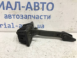 Обмежувач дверей задній правий Toyota Avensis 2003-2008 6863005040 (Арт.31196)
