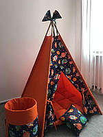Детский вигвам оранжевый с планетами 120*120см 180см / Шатер для ребенка с подушками ковриком и корзиной