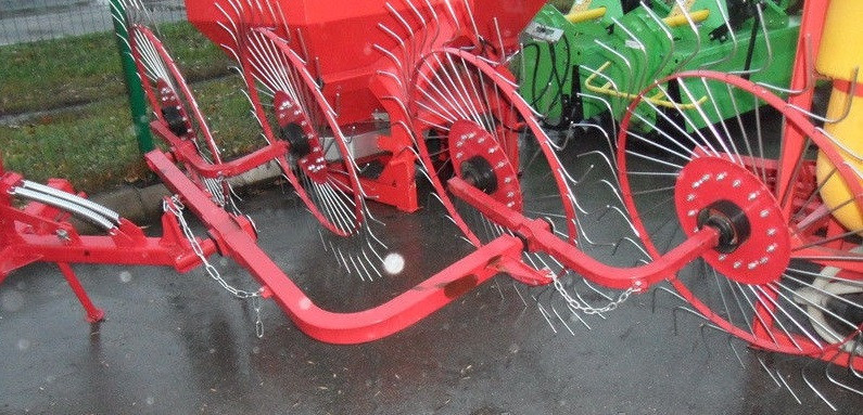 Граблі-ворошки Wirax на круглій посиленій трубі (Польща, 4 секції, спілка оцинкована 4 мм)