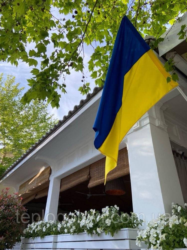 Прапор України державний символ, синьо-жовтий прапор, сувенір у закритій банці