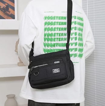 Водонепроникна чоловіча сумка через плече навантаження до 25 кг чорний