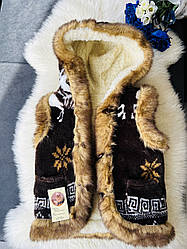 Жилет з овечої шерсті дитячий, орнамент олені коричневий з капюшоном