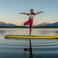 SUP-йога або йога на SUP дошці: єднання з водою та тілом