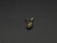 Металеві підвіски зі зброєю.