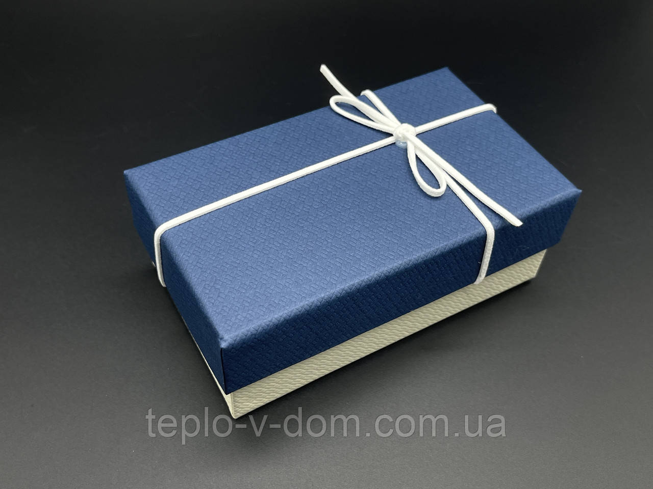 Коробка подарункова прямокутна. Колір синій. 9х15х6см.