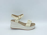 Відкриті шкіряні босоніжки на танкетці і платформі Erisses. Розміри: 36, 38, 39, 40