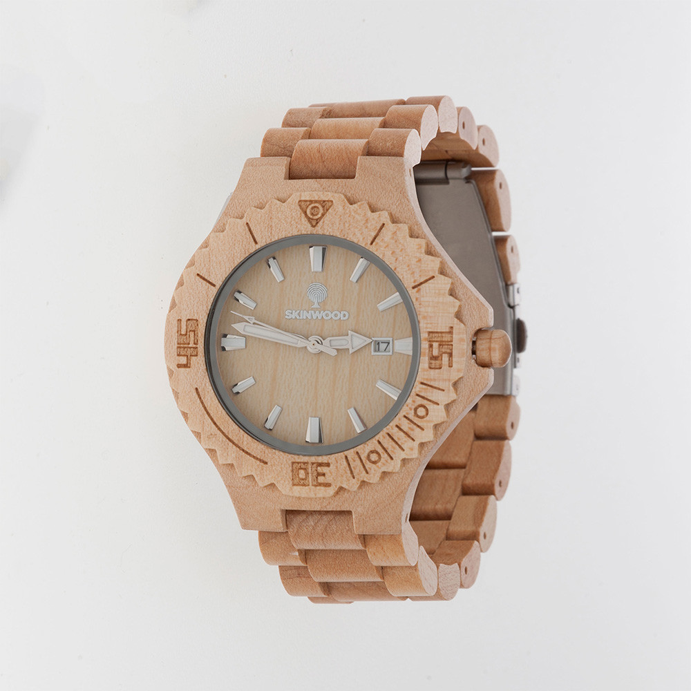 Наручний годинник з дерева Maple Classic індивідуальним гравіюванням на задній кришці за вашим бажанням.