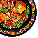 Тарілка декоративна Петриківський розпис ручної роботи з дерева 30 см ПІВНИК і КУРОЧКА Український сувенір, фото 4