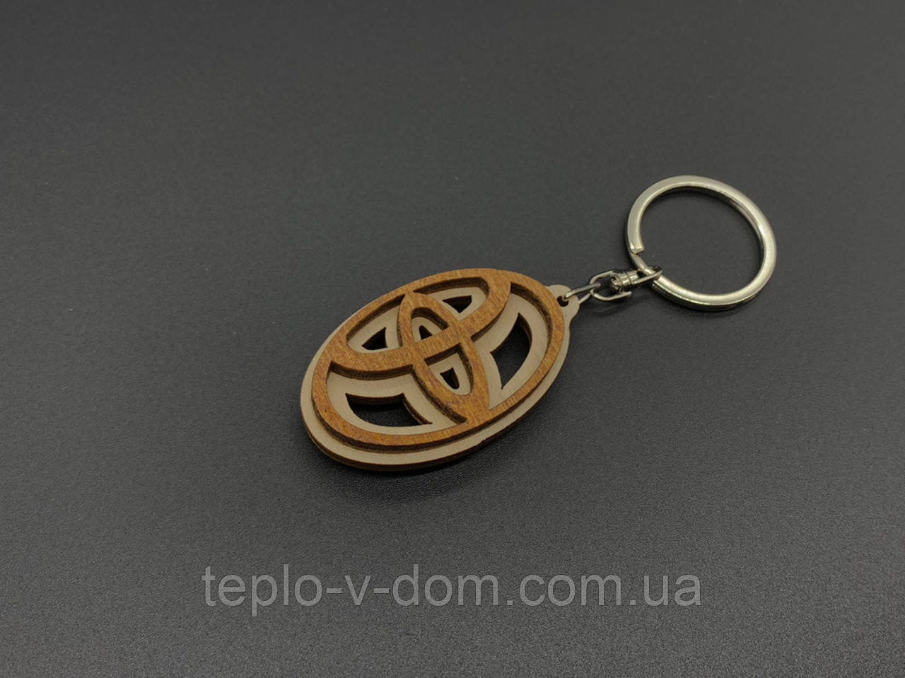 Брелок деревянный Toyota. 5.5см
