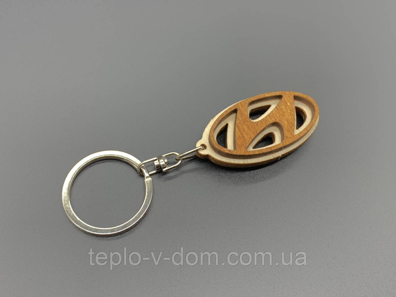 Брелок деревянный Hyundai. 5см