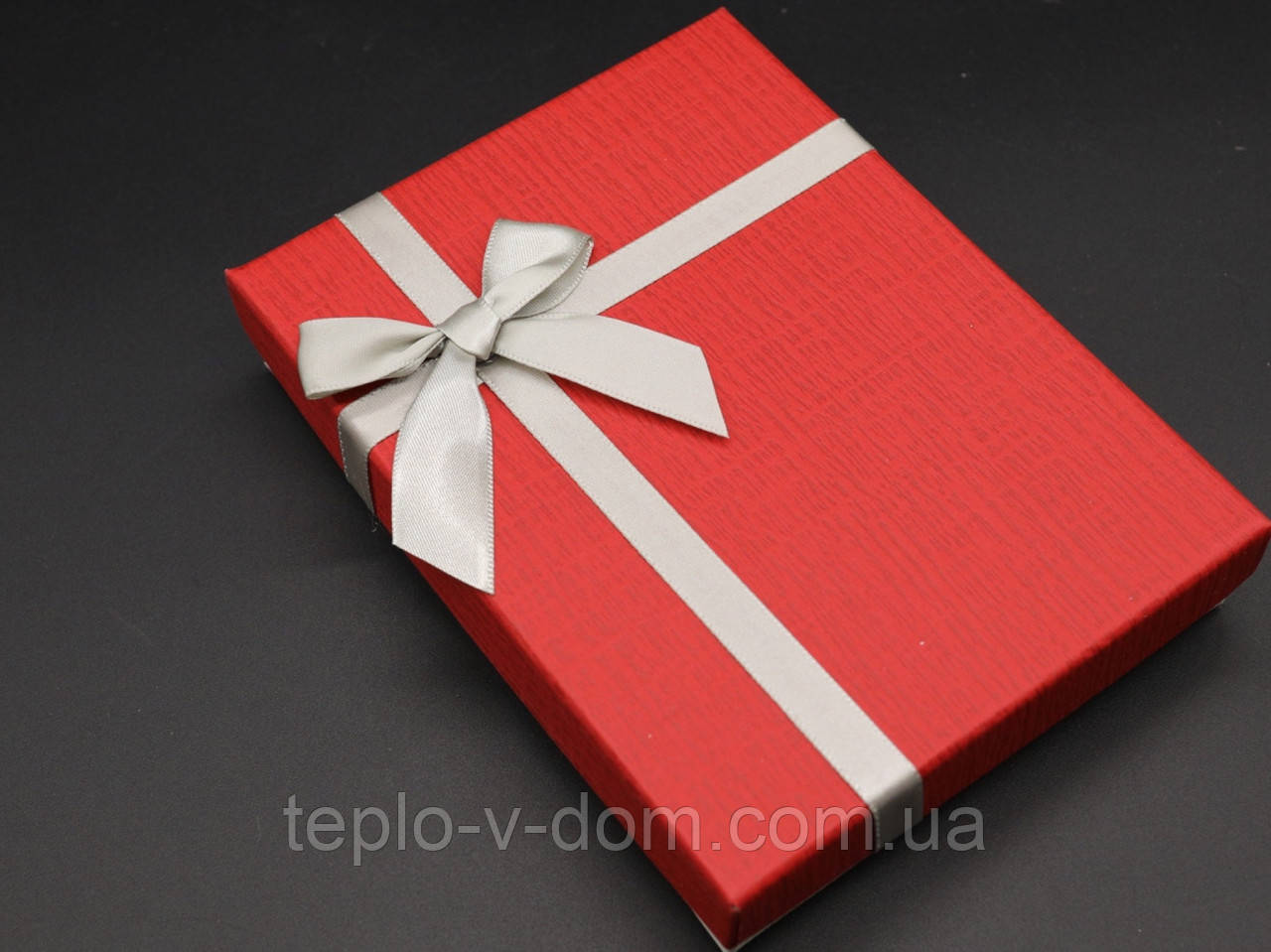 Коробки подарункові з бантиком. Колір червоний. 12х16х3см