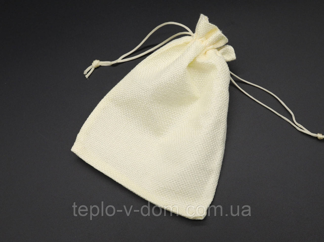 Подарунковий мішечок з мішковини на затяжках. Колір "слонова кістка". 13х18см