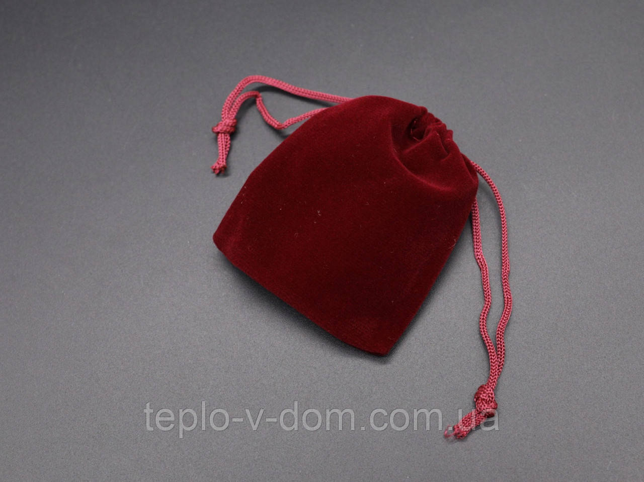 Подарунковий мішечок з оксамиту на затяжках. Колір бордо. 7х9см