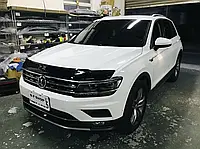 Дефлектор капота (мухобойка) Volkswagen Tiguan 2016+ (HIC)