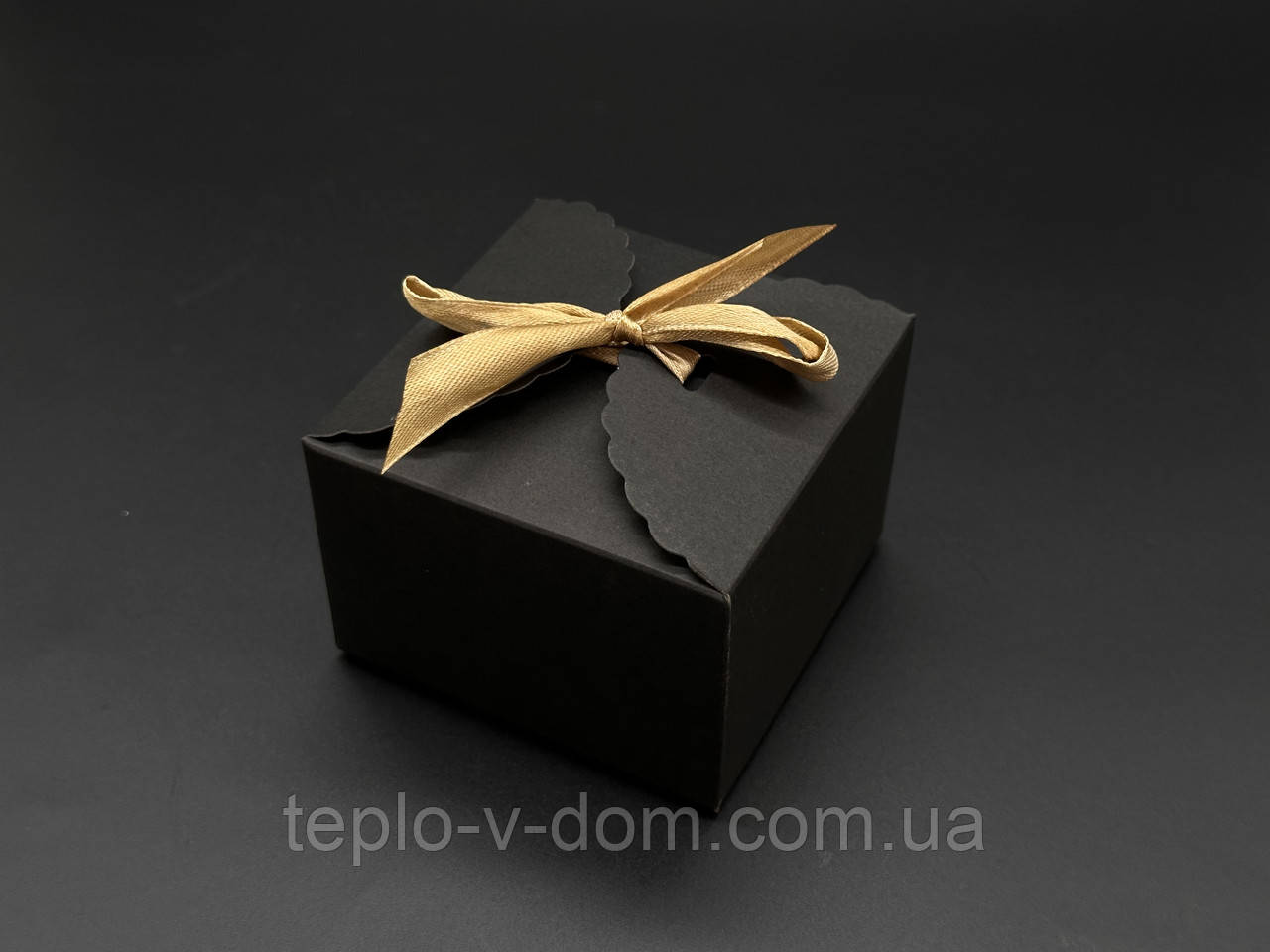 Збірні картонні коробки для подарунків. Колір чорний. 9х9х6см