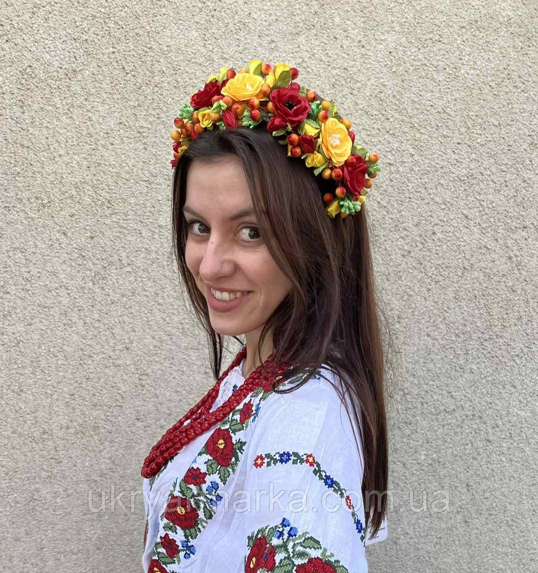 Яскравий трояндовий віночок "Ужгородський"