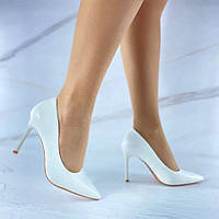 Жіночі білі шкіряні туфлі
