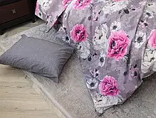 Стильний темно-сірий полуторний комплект постільної білизни з великим квітковим малюнком 150*220 бавовняний з Бязі Gold Черешенька, фото 6