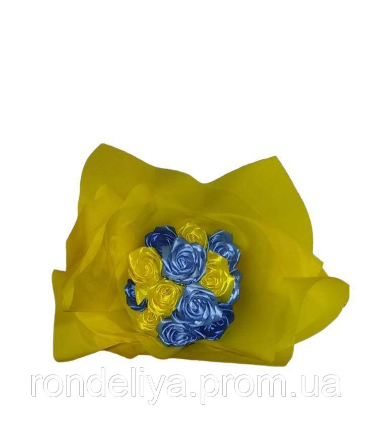 Букет із синіх та жовтих троянд у жовтій упаковці "Букет для героя"