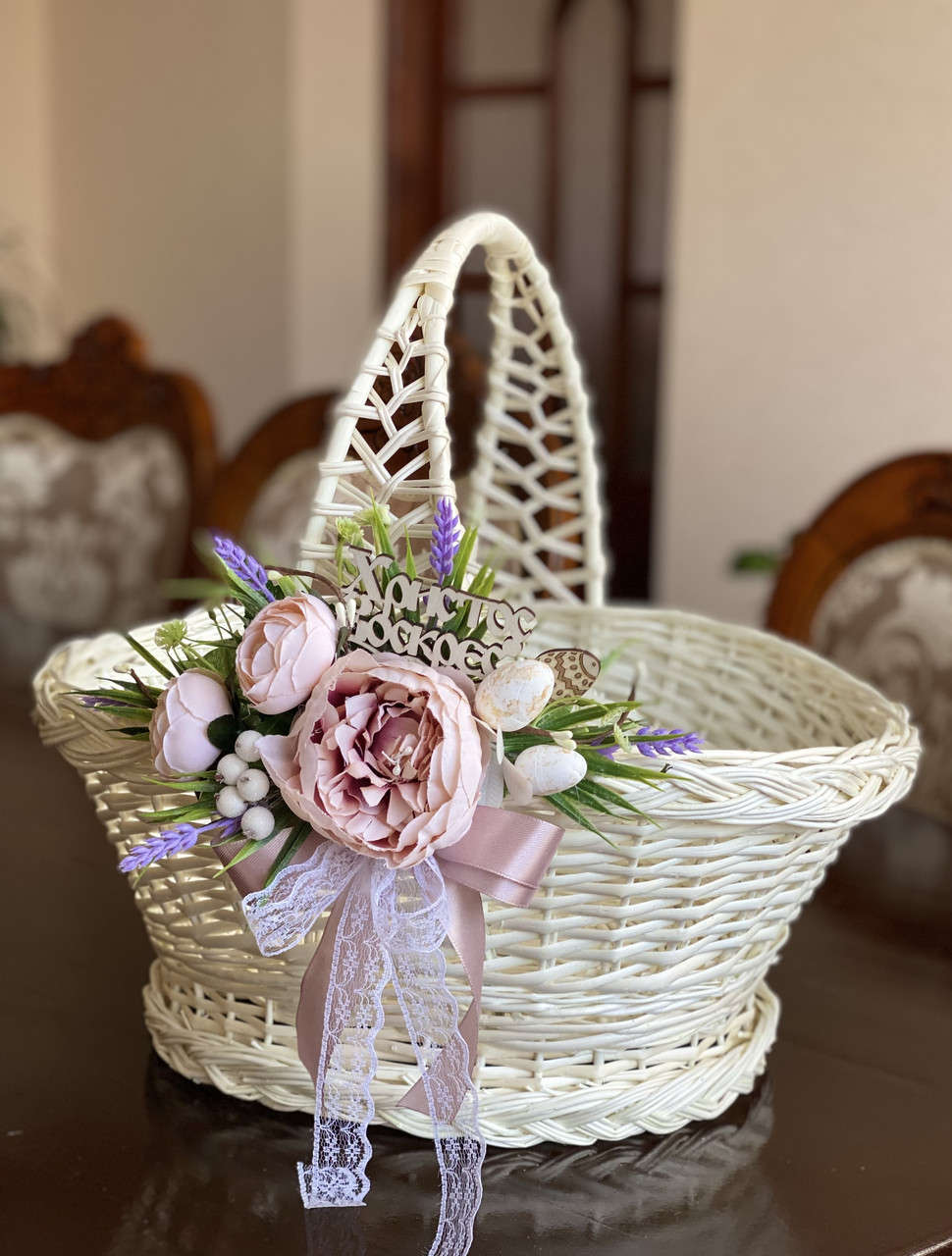 Корзина плетена з білої лози з декором. Арт:4057