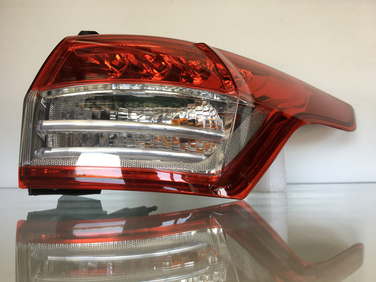 Ліхтар зовнішній Ford Escape MK3 2013-2016 правий CJ5Z-13404-E