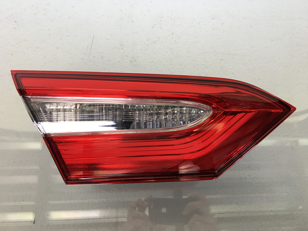 Ліхтар внутрішній Toyota Camry V70 2018-2020 SE/XSE лівий 81590-06630