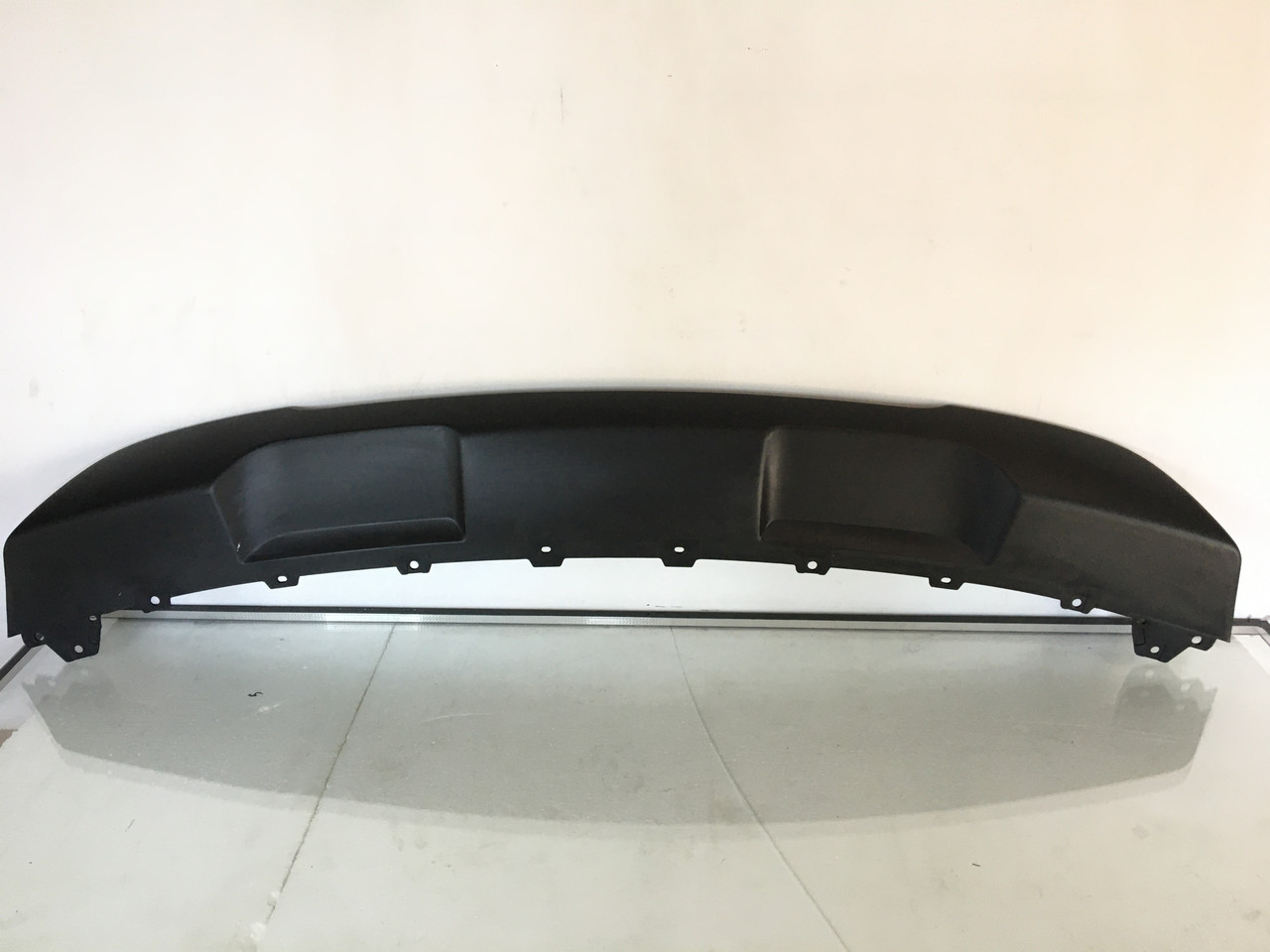 Накладка бампера переднього центральна Ford Explorer 15-18 FB5Z8419APTM чорна
