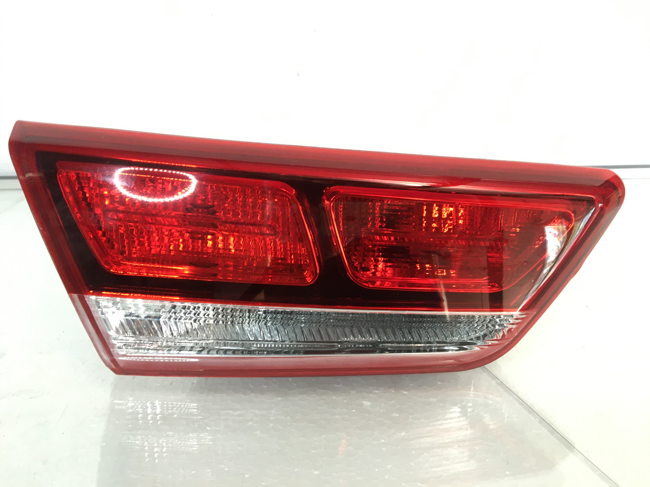 Ліхтар внутрішній лівий Kia Optima 2016- 2018 92403-D5000