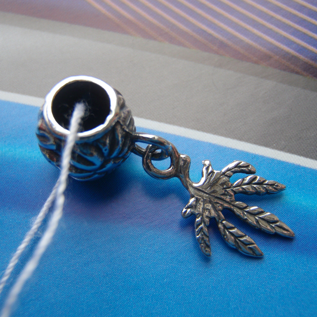 Шарм-підвіска Каннабіс для браслета Пандора