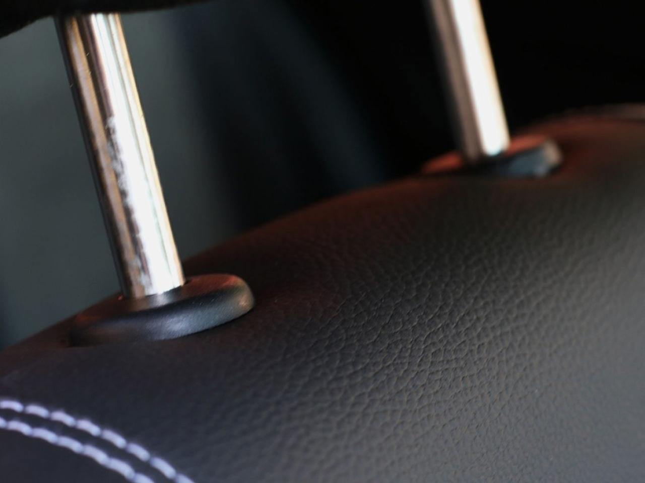 Модельные авточехлы на сиденье Kia Rio 2011-2017 Pok-ter Model Exclusive с серой вставкой - фото 4 - id-p2115410389