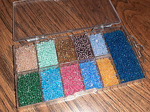 Набір бісеру в органайзері 11 кольорів.