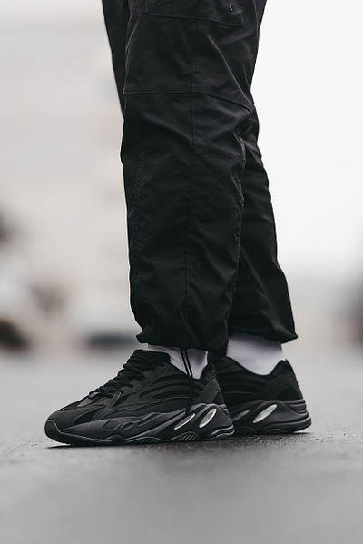 Adidas Yeezy Boost 700 V2 Black man Rare 1824799721