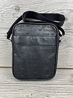 Маленька сумка на одне плече Armani у витонченому класичному дизайні, месенджер на щодень