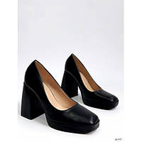 Жіночі демісезонні чорні туфлі з екошкіри на високих підборах