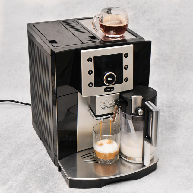 Delonghi Kaffeemaschine Delonghi Magnifica Esam 5500 Б/В