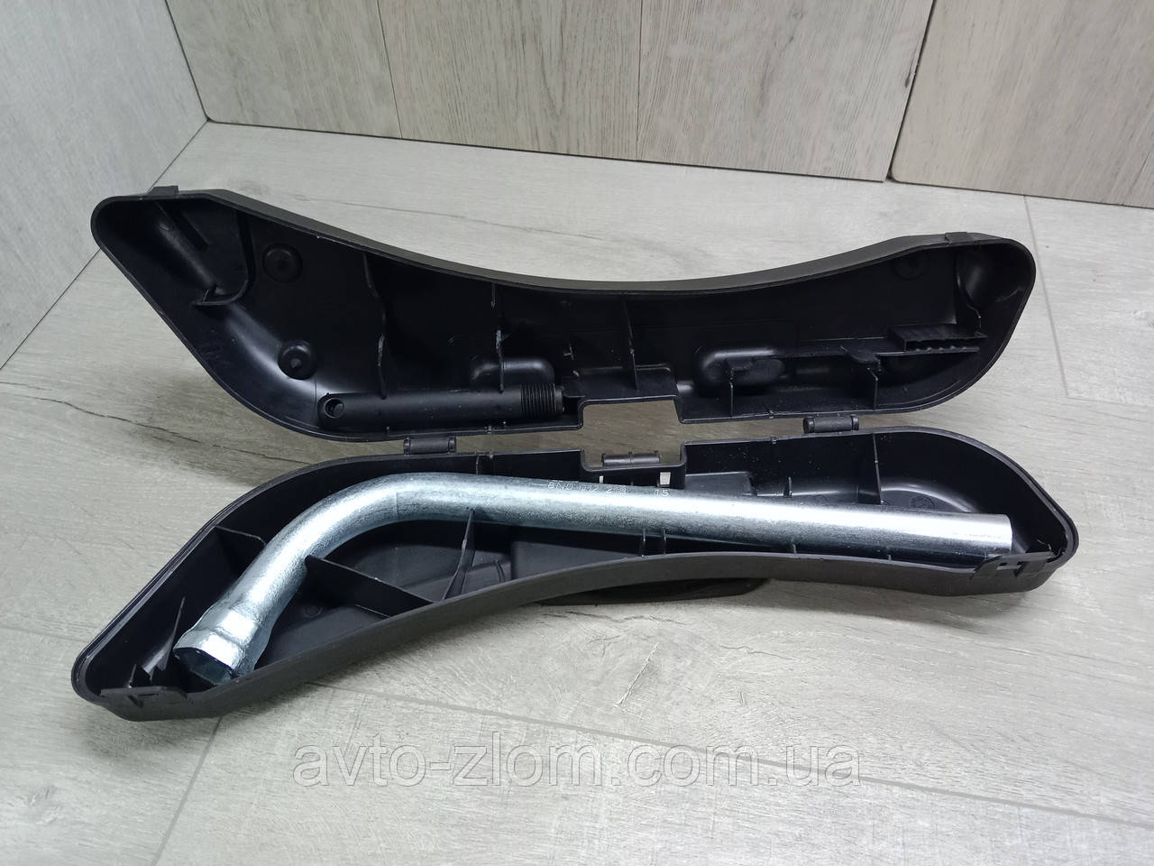 Балонний ключ Audi A4 B6, B7. Ауді А4 Б6, Б7. 8N012219, 8E0012111.