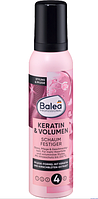 Піна для волосся з кератином для надання об'єму Balea Haarspray Keratin&Volumen