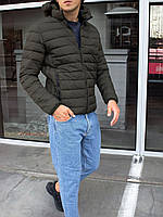 Мужская весенняя стеганная курточка с капюшоном цвета хаки.