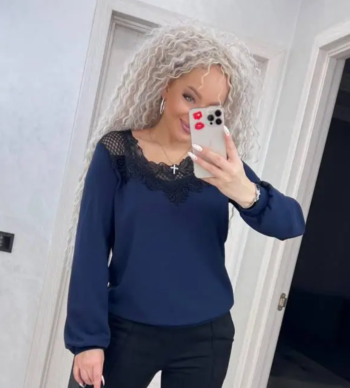 Нарядна блузка жіноча з мереживом літня темно-синя блуза з широкими рукавами стильна кофточка з довгим рукавом, фото 1