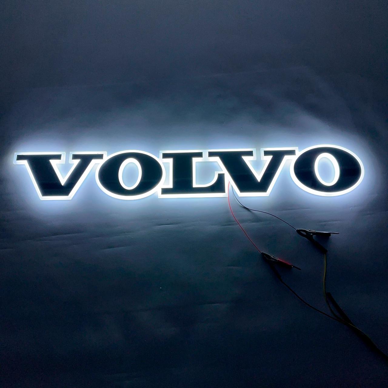 Літери емблема з підсвічуванням на капот Volvo білі